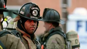 INCENDIU de vegetaţie în SUA: Trei persoane sunt rănite şi altele sunt blocate