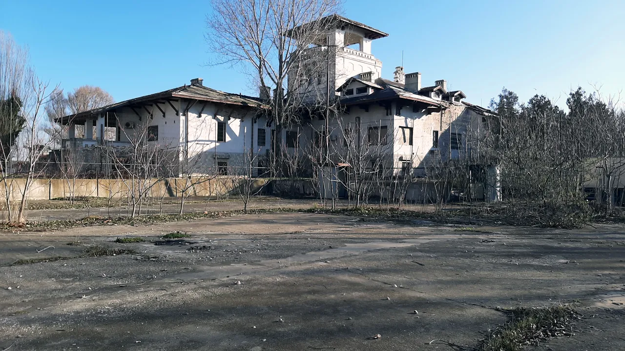 Nepăsare. Povestea tristă a palatului Reginei Maria din staţiunea Mamaia, care se degradează | GALERIE FOTO