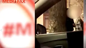 VIDEO | Un poliţist local din Galaţi în uniformă şi în stare de ebrietate, a fost filmat căzând / Când s-a întâmplat incidentul şi ce măsuri s-au luat