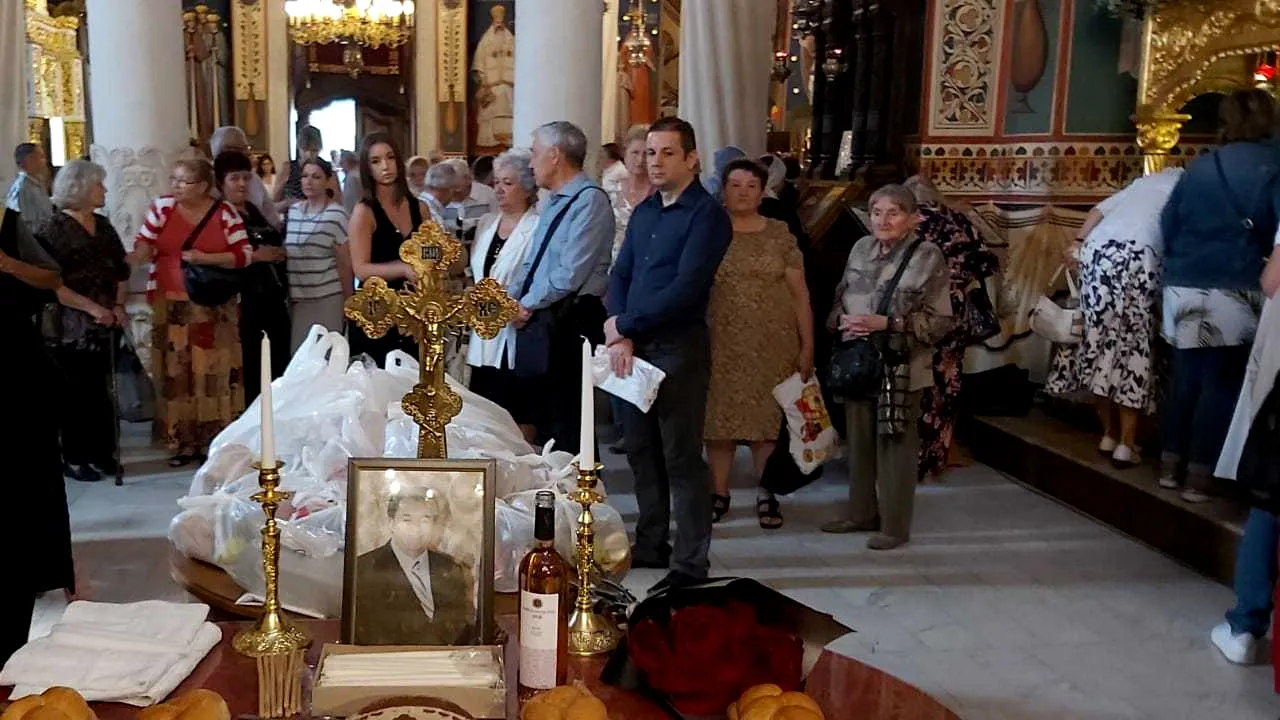 Patru ani de la moartea lui Vadim Tudor: Familia şi prietenii apropiaţi la slujba de pomenire | GALERIE FOTO