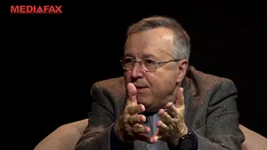 INTERVIU | Ion Cristoiu: Fustele scurte şi Mercedesurile, înlocuite de gafe la congresul PLUS