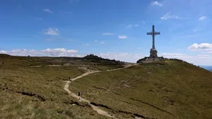 Ziua Crucii, marcată pe Vârful Caraiman cu un moment dedicat memoriei eroilor români căzuți în Primul Război Mondial