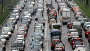 Din 15 martie, aprovizionarea magazinelor, doar în timpul nopţii