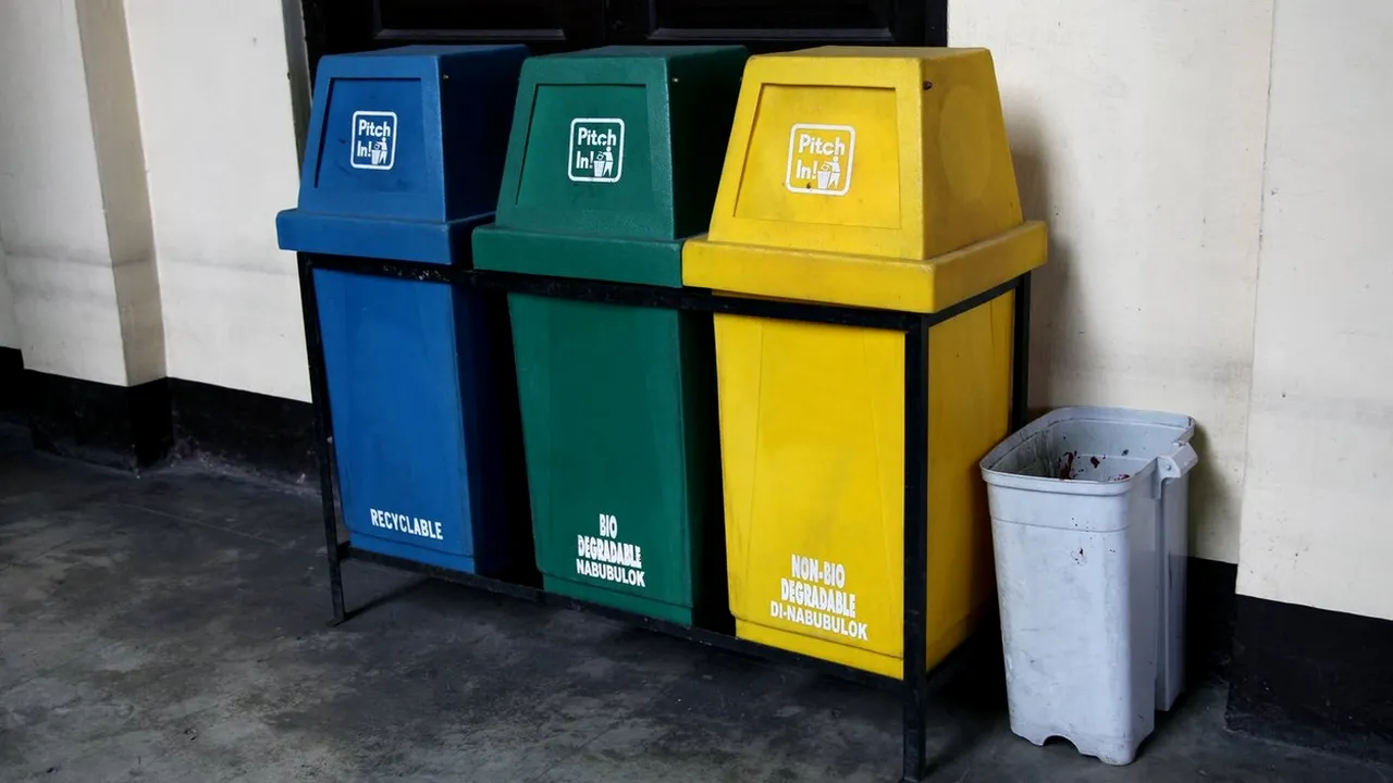 Primele module smart de colectare separată de deşeuri stradale au fost amplasate în Sectorul 1 