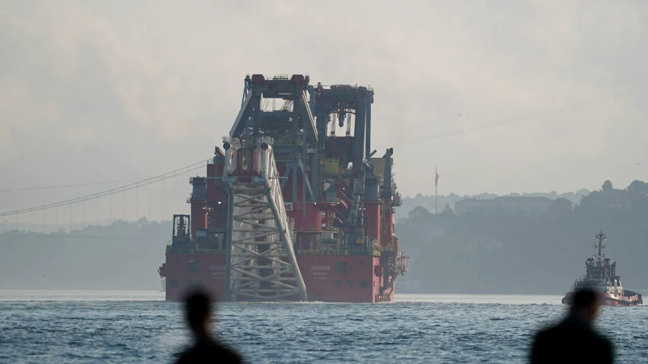Două nave civile au fost atacate în Marea Neagră. Turcia avertizează că este pusă în pericol siguranța transportului maritim
