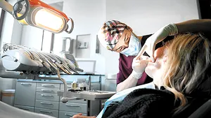 Studiu: 66% dintre copii și 64% dintre adulții din România au carii dentare