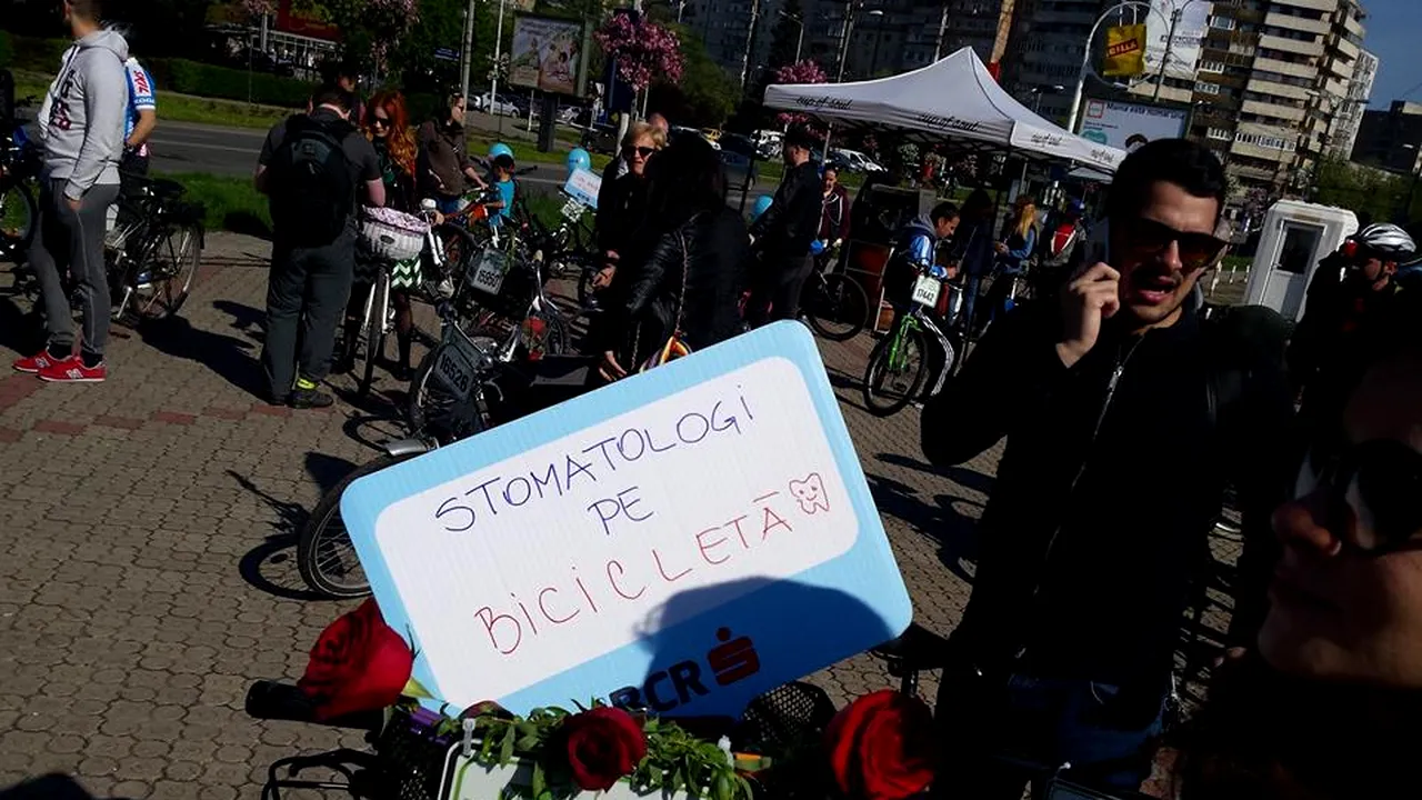 GALERIE FOTO Peste o mie de timişoreni, la plimbare pe străzile oraşului în cadrul “Pedalării de Primăvară”
