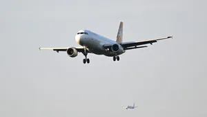 Anchetă în SUA după ce un avion de călători a fost aproape de o coliziune cu o aeronavă militară care nu avea activat emițătorul