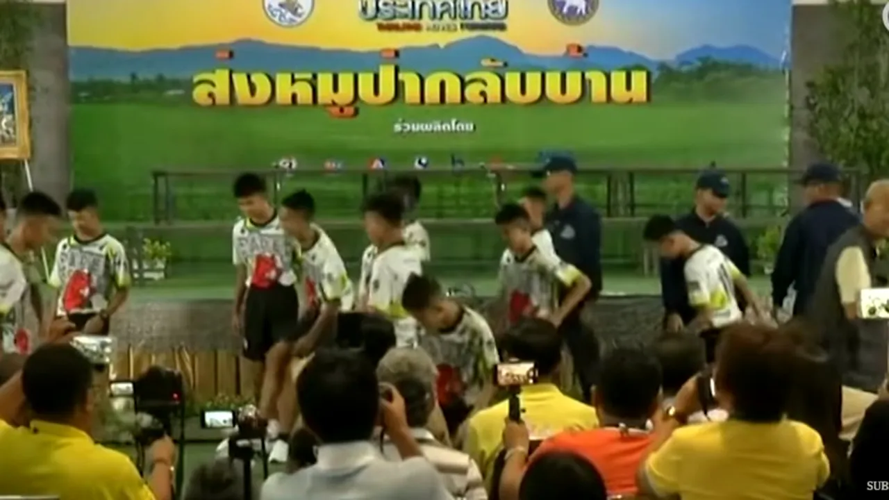 Salvarea din peştera din Thailanda: Ce au povestit cei 12 copii despre drama prin care au trecut şi MIRACOLUL trăit când au fost găsiţi | VIDEO