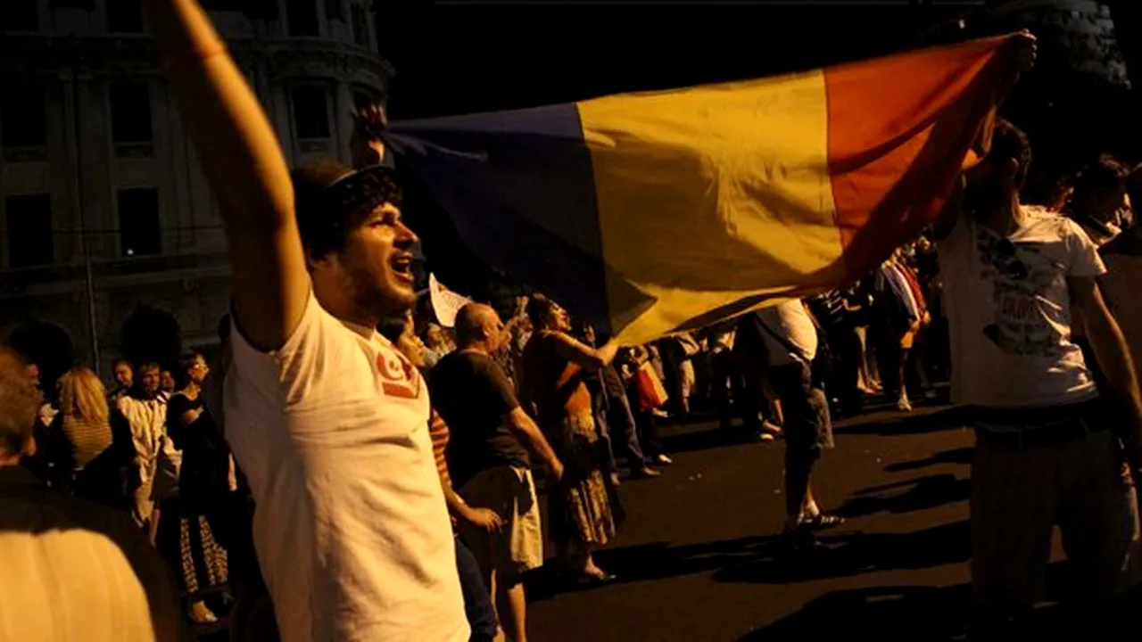 Manifestaţii anti şi pro-Băsescu, la Universitate şi la Guvern. Protestatarii de la Universitate au ocupat carosabilul