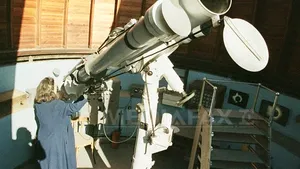 Astronomii cred că au descoperit cea mai uşoară exoplanetă observată prin metode directe