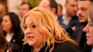 Protest al Noii Drepte şi SOS România în faţa Primăriei Capitalei pe tema migranţilor