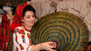 GALERIE FOTO Costumele populare şi rochiile inspirate din portul tradiţional, căutate la final de 2016