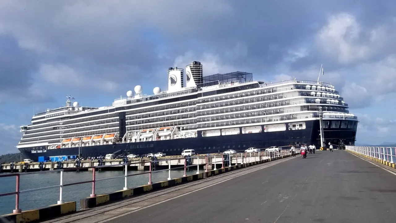 Unul dintre românii suspecţi de coronavirus de pe nava Westerdam a plecat spre casă