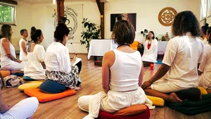 Hridaya - conceptul de „retragere în tăcere” care transformă practica de yoga într-o experiență de cunoaștere interioară autentică