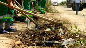 PC: Firmele care au strâns gunoiul vor primi suplimentări de milioane de euro de la Primărie