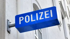 Doi români au fost jefuiţi în Germania de către un fals poliţist