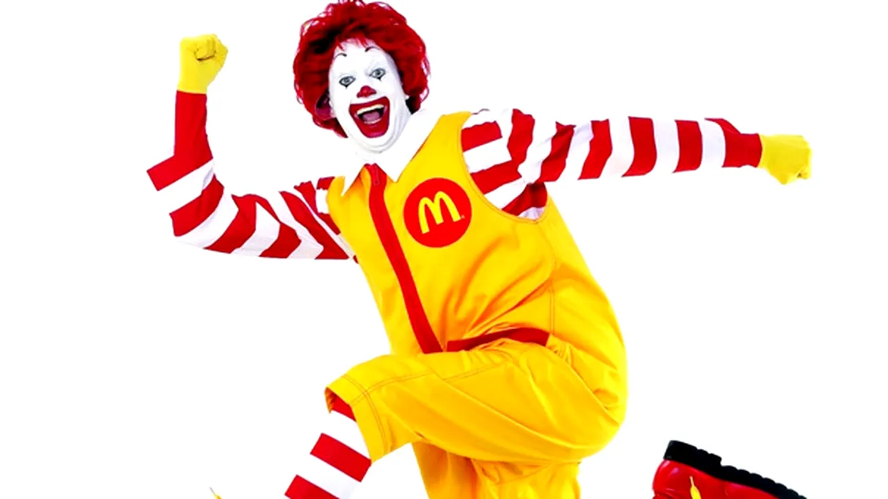 ONG-urile şi specialiştii în sănătate cer retragerea mascotei McDonalds, pentru ca restaurantele să nu mai atragă la fel de mulţi copii