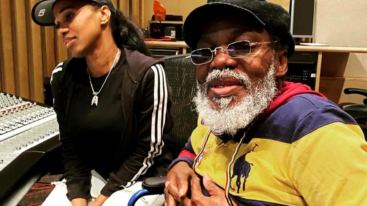 Basistul trupei lui Bob Marley a murit la vârsta de 77 de ani