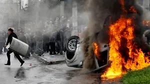 65 de morţi în confruntările violente din Kîrgîzstan - VIDEO