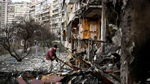 A 25-a zi de război în Ucraina. Mariupol, sub asediu. Navele ruse din Marea Neagră au lansat un nou atac cu rachete de croazieră asupra ţării. 6 ţări au deschis dosare penale împotriva Rusiei
