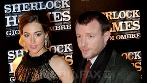 Regizorul Guy Ritchie s-a căsătorit cu modelul Jacqui Ainsley