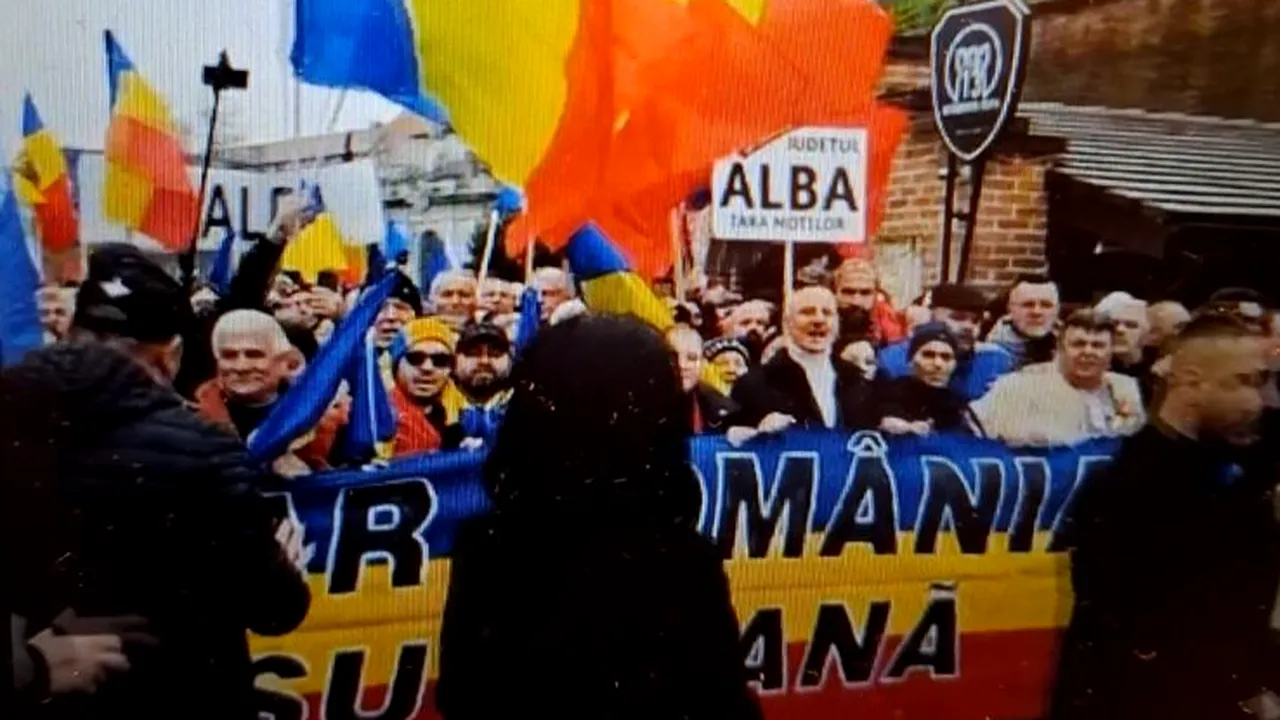 George Simion și Călin Georgescu, mitinguri separate la Alba Iulia, de Ziua Națională