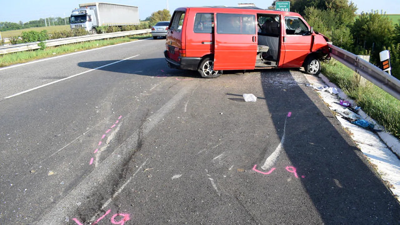 Un microbuz din România s-a lovit cu un camion în Slovacia/ MAE: Un român este rănit grav. Ceilalţi patru au leziuni superficiale