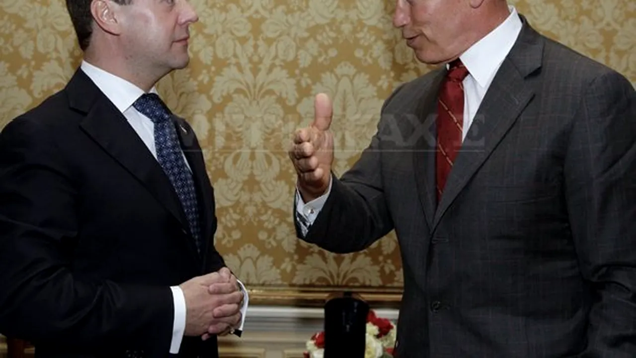 Medvedev merge cu Schwarzenegger la schi