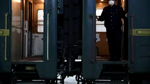 Moscova începe evacuarea cetăţenilor ruşi din Wuhan şi suspendă legăturile feroviare cu China