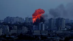 Războiul din Ucraina, ziua 1199. Atac aerian devastator asupra Kievului: Patru morți și zeci de răniți