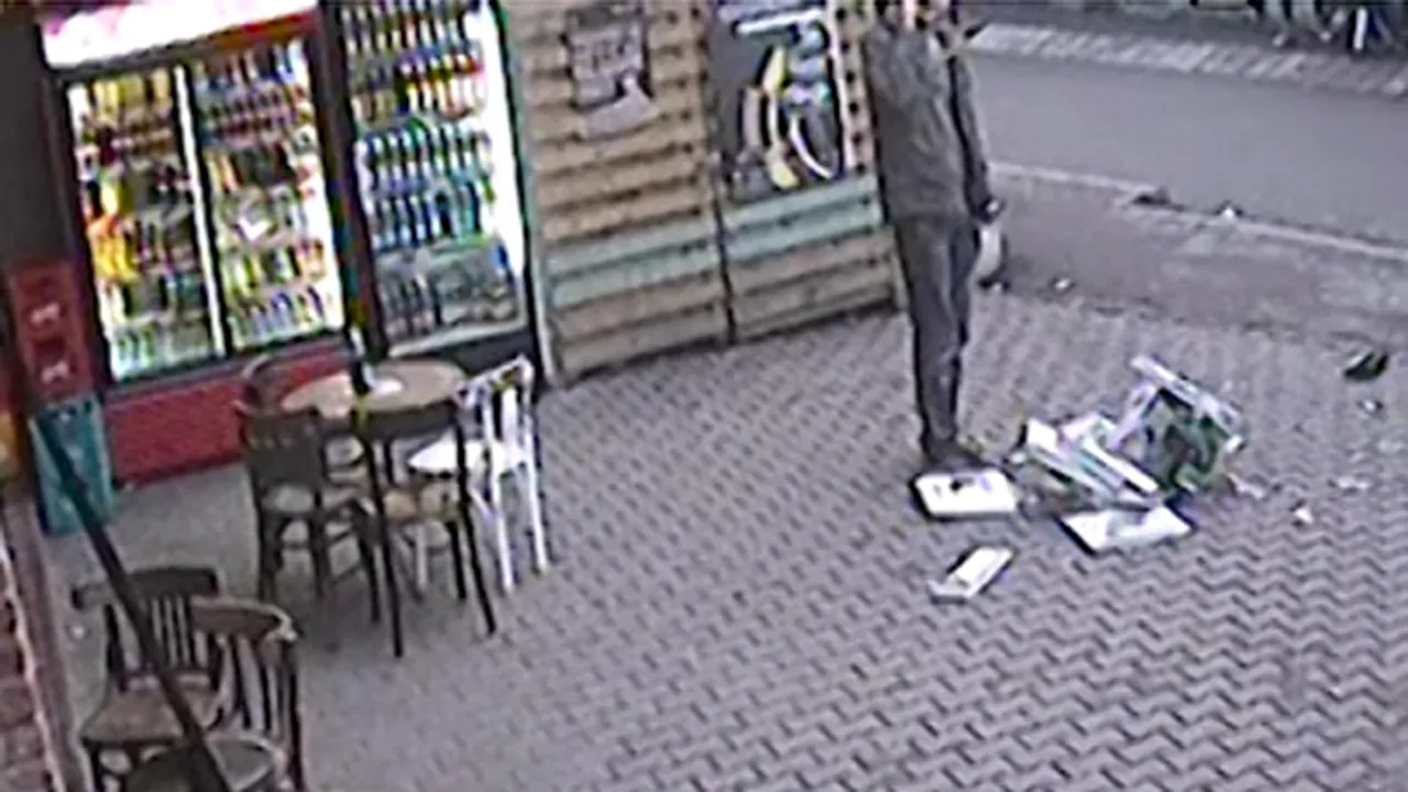 La un pas să fie omorât de o imprimantă aruncată pe geam! Imagini filmate în România
