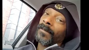 Un videoclip în care Snoop Dog ascultă o melodie din animaţia „Frozen” a devenit viral