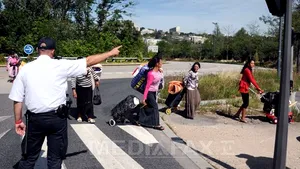 Zeci de romi au fost evacuaţi dintr-o tabără din Franţa