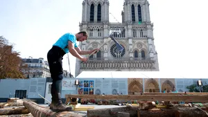 Catedrala Notre Dame se reconstruieşte ca acum 800 de ani. Ce tehnici medievale sunt folosite pentru restaurare