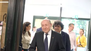 Traian Băsescu îl apără pe Bolojan după votul pe Legea Integrității: Liberalii au procedat corect. România nu se scaldă în bani