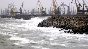 Porturile maritime constănţene, închise din cauza vântului puternic
