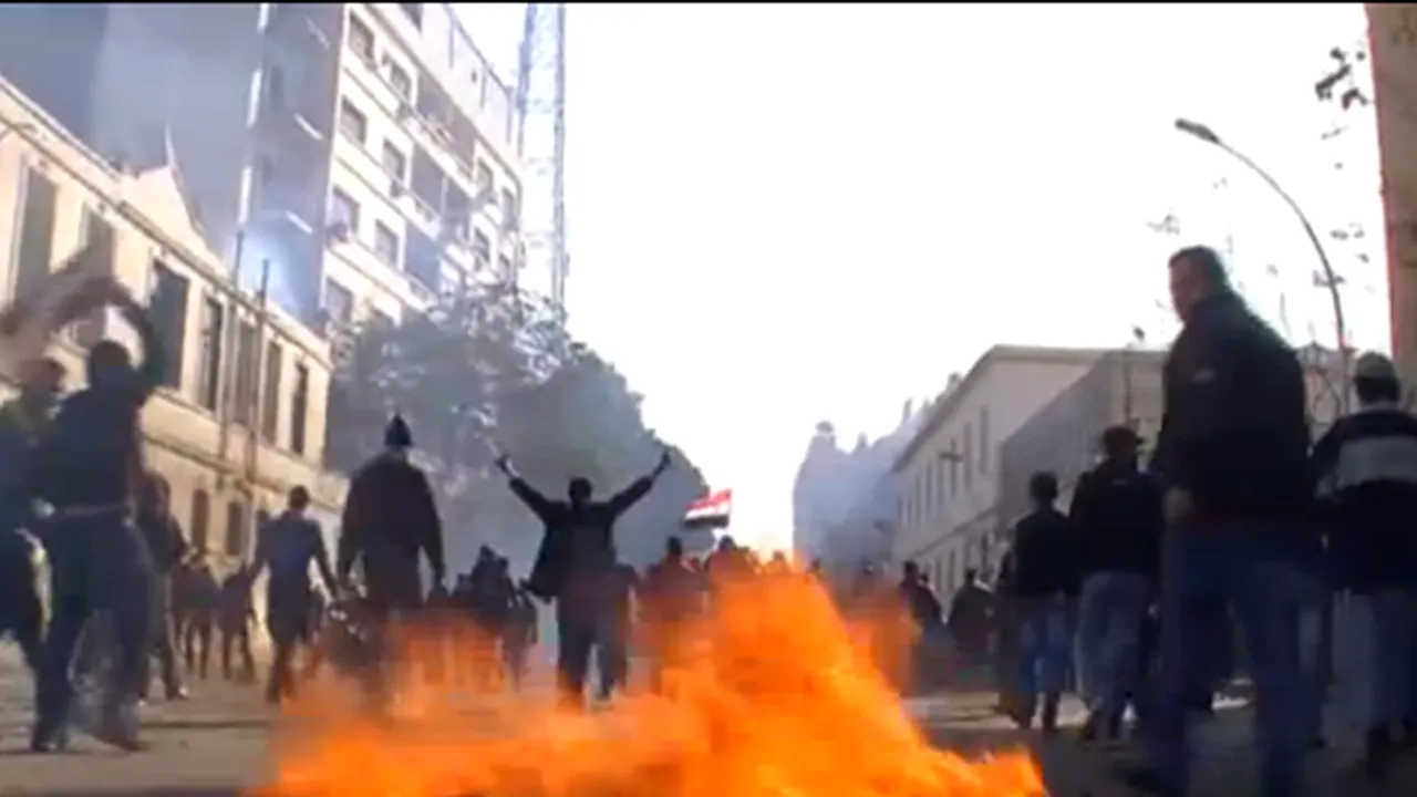 O clădire guvernamentală din Cairo a fost incendiată - VIDEO