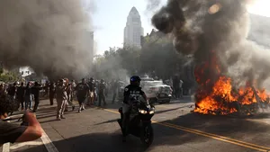Trump justifică mobilizarea forțelor armate în Los Angeles: „Orașul ar arde în acest moment”
