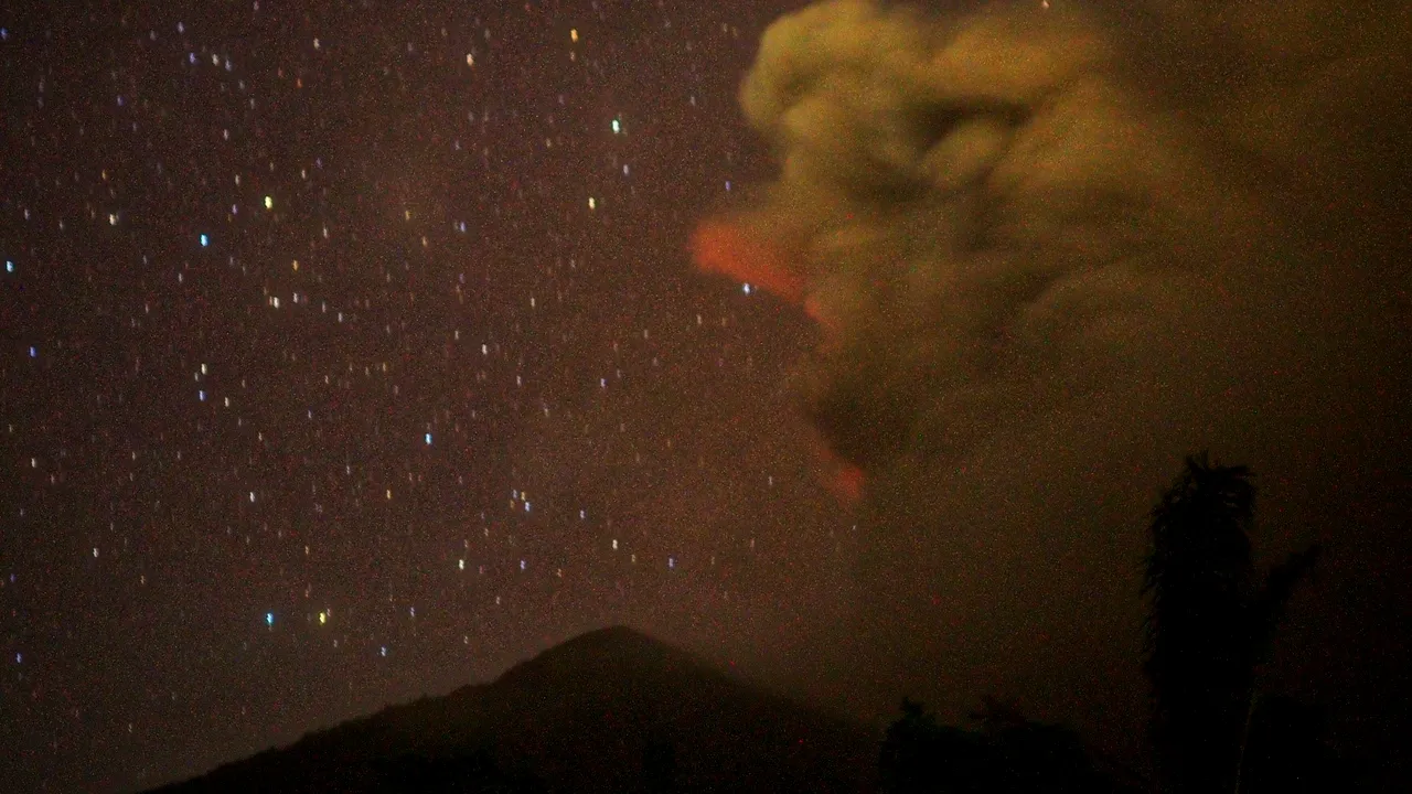 Nivel maxim de alertă în Bali: Erupţia vulcanului Agung este iminentă. Peste 400 de zboruri au fost anulate/ Peste 40.000 de persoane, evacuate | VIDEO