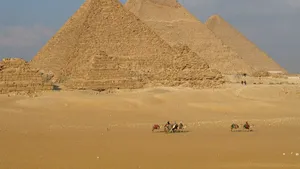 INEDIT: Cele mai cunoscute obiective turistice de pe Terra, văzute altfel - GALERIE FOTO