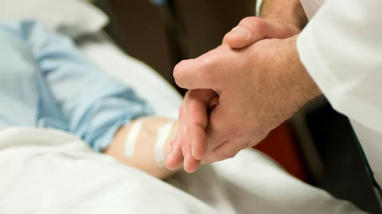 Copilul intrat în comă după anestezie la dentist, în moarte cerebrală. Micuţul respiră doar susţinut de aparate