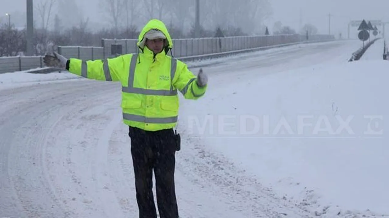 O cisternă plină cu combustibil s-a răsturnat la intrarea pe autostrada Timişoara-Arad