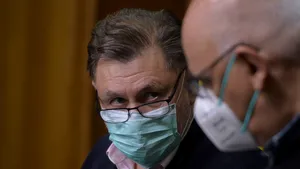 COMENTARIU Sorin Avram: Un dar pentru Raed Arafat şi un avertisment pentru Alexandru Rafila  