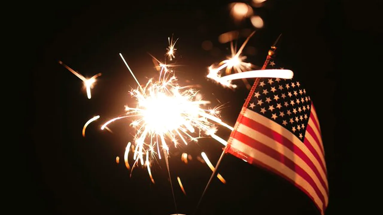 4 iulie, Ziua Independenţei. Americanii îşi serbează libertatea. Data la care 13 colonii îşi declarau independenţa faţă de Imperiul Britanic