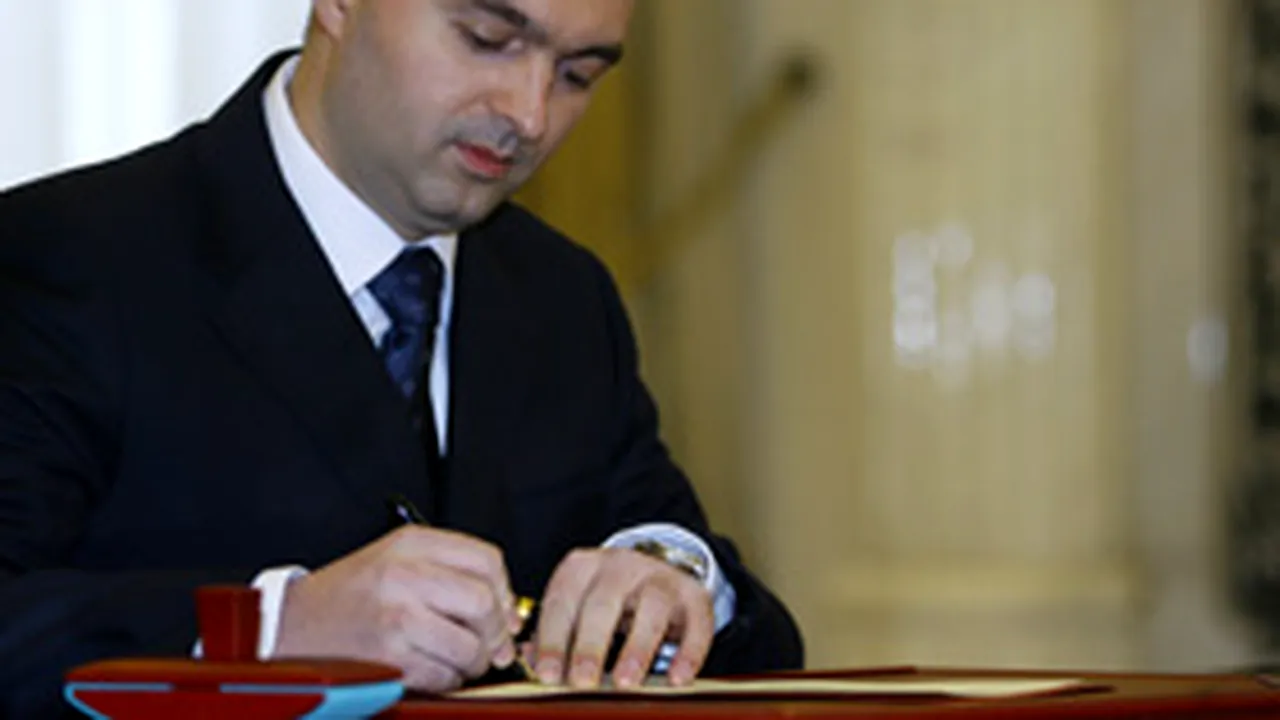 Adomniţei: Băsescu nu a fost informat în legătură cu învăţarea limbii române (AUDIO)