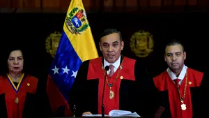 SUA oferă 5 milioane de dolari recompensă pentru arestarea judecătorului şef al Venezuelei. De ce este acuzat