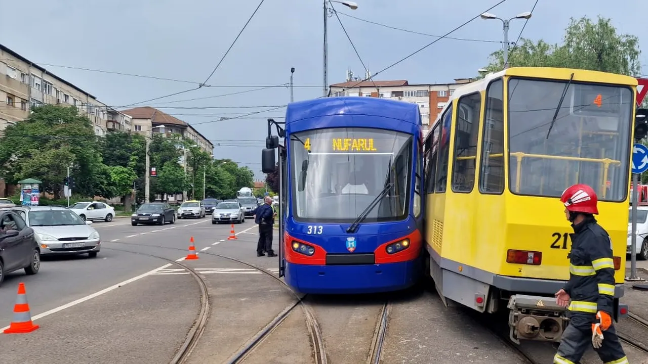 Accident între două tramvaie, în Oradea