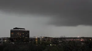 Uraganul Harvey se îndreptă spre Texas: zeci de mii de persoane, evacuate; rafinăriile de petrol, închise 