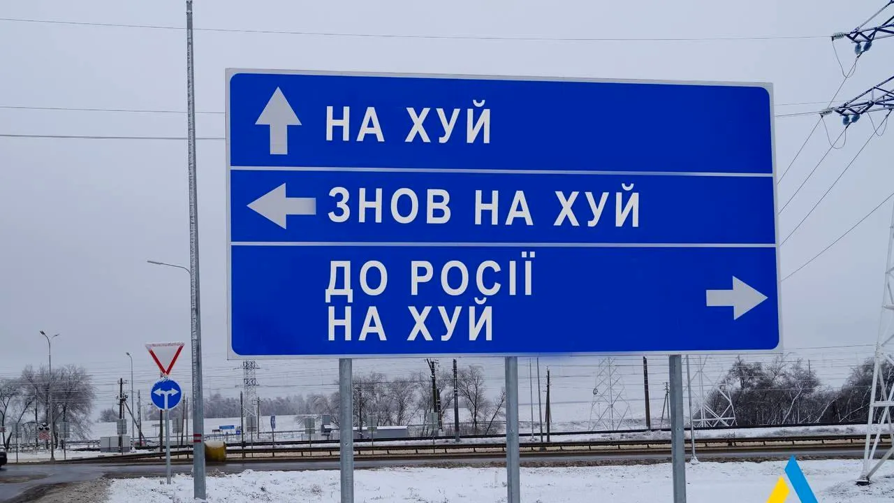 Orice pentru a opri avansarea ruşilor. Guvernul le cere ucrainienilor să demonteze semenele de circulaţie în speranţa de a deruta trupele
